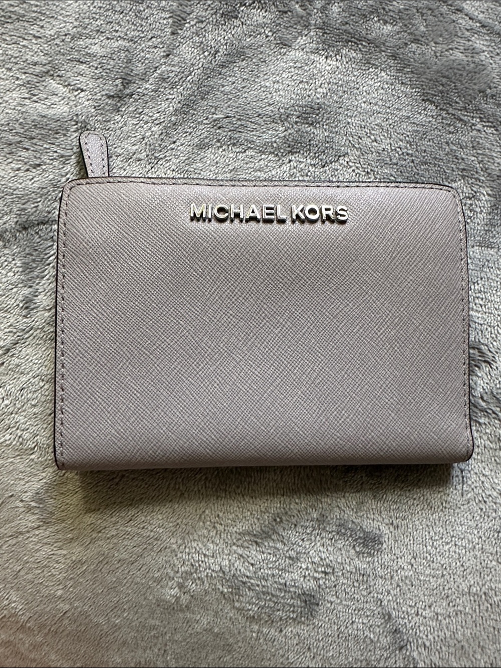 Michael Kors Bicolors Lavender/ Lilac Saffiano Bifold Wallet with Silver Logo
